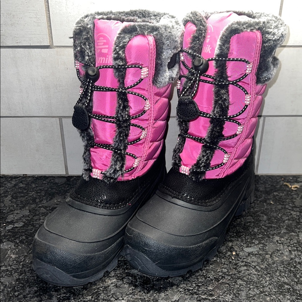 Size 3 Kamik Fuchsia and Black Snow Boots. 10” tall. Believed NWOT